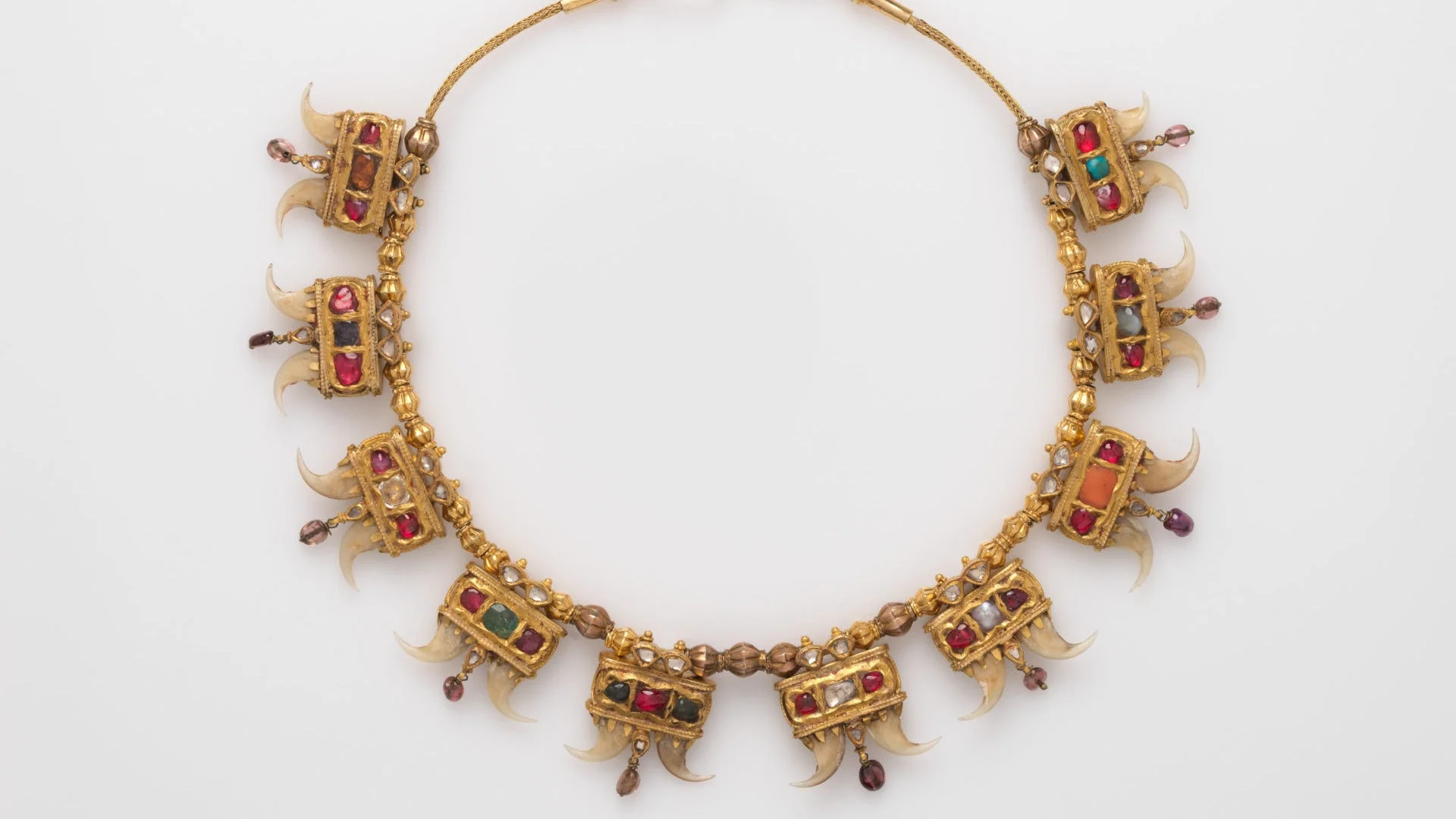 Tiger claw necklace